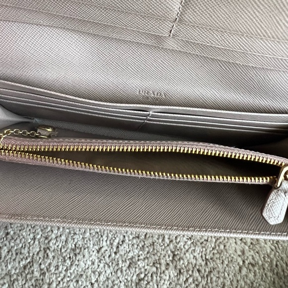 Pre-loved Authentic Prada Large Saffiano Leather Wallet - Picture 8 of 13